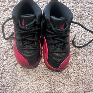 Preloved Kids Jordan Retro 2 Black and Red Sneakers Size 7C